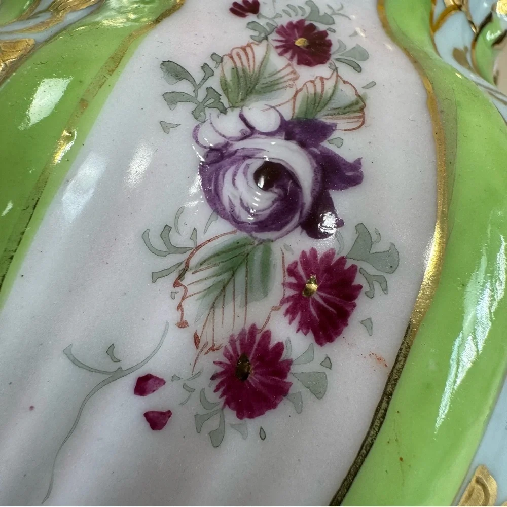 Aynsley Pembroke Gold Trim Porcelain Vase England Chinoiserie Garden Floral